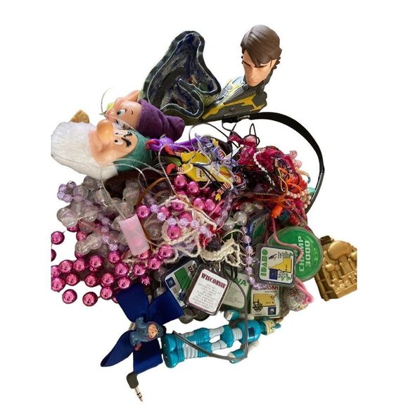 Random Vintage Kids Lot Rugrats Aladdin Necklace Disney Keychains Yo-yo - Picture 1 of 8